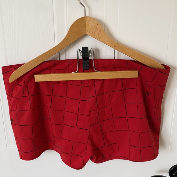 Reebok CrossFit red and black shorts - Picture 3 of 6